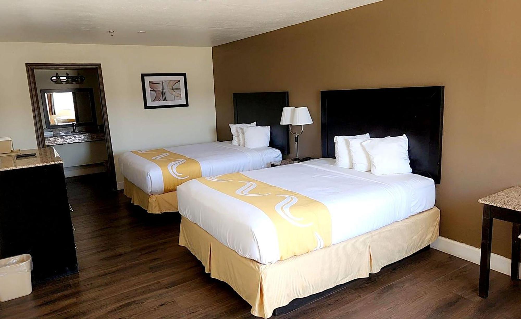 Baymont By Wyndham Del Rio Hotel Exterior photo