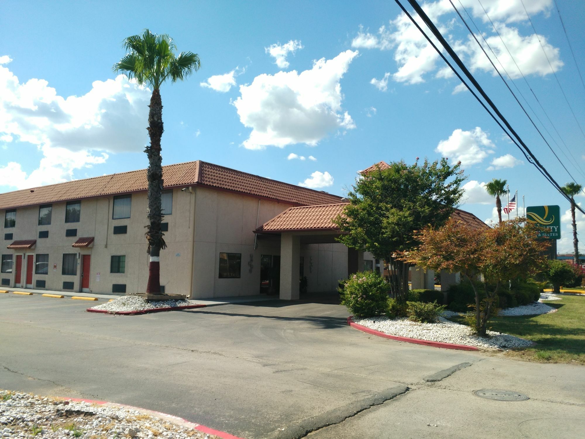Baymont By Wyndham Del Rio Hotel Exterior photo